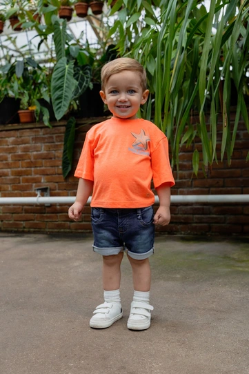 FLINQ baby jongens look met T-shirt en neon denim short 