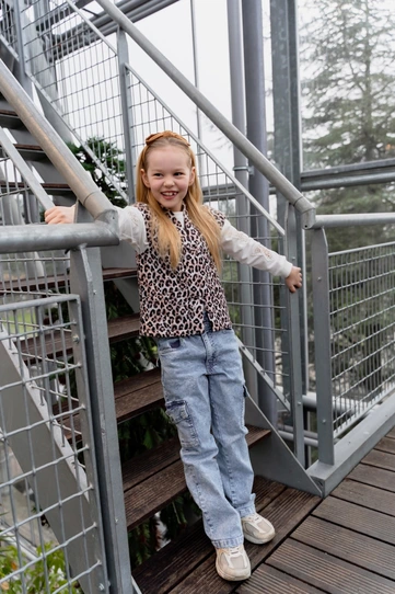 Persival Butterfly Layer Look met Vlindersweater, Gilet en Paperbag Jeans