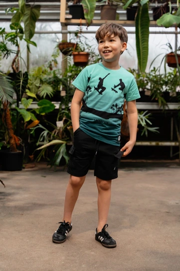 Unlocked Skater Street Look met Dip Dye T-shirt en Sweatshort 